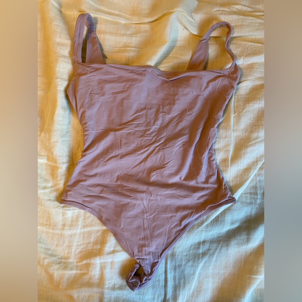 SKIMS Fits Everybody Square Neck Sleeveless Bodysuit in dusk Sz M